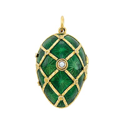 Lot 223 - Gold, Green Enamel and Split Pearl Egg Pendant Pill Box, Van Cleef & Arpels