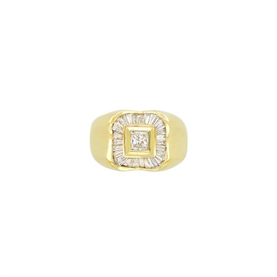 Lot 539 - Gentleman's Gold and Diamond Ring