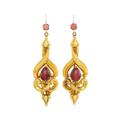 Lot 132 - Pair of Antique Gold and Cabochon Garnet Pendant-Earrings