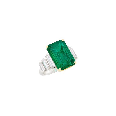 Lot 307 - Platinum, Gold, Emerald and Diamond Ring
