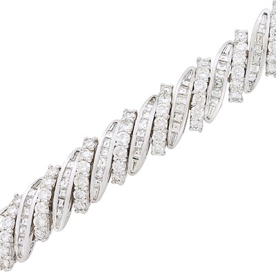 Lot 256 - White Gold and Diamond Bracelet