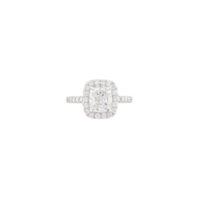 Lot 185 - Platinum and Diamond Ring