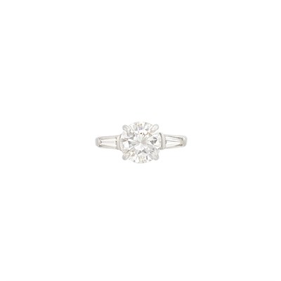 Lot 159 - Platinum and Diamond Ring