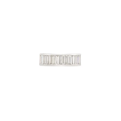 Lot 418 - Platinum and Diamond Band Ring