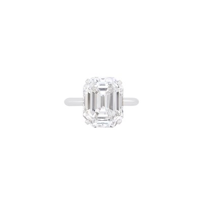 Lot 474 - Platinum and Diamond Ring