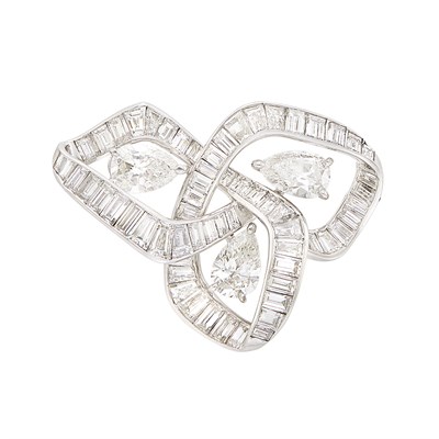 Lot 622 - Platinum and Diamond Brooch