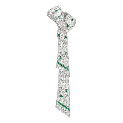 Lot 482 - Edwardian Platinum, Diamond and Emerald Bow Brooch