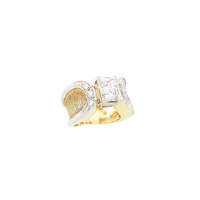 Lot 298 - Two-Color Gold and Diamond Ring