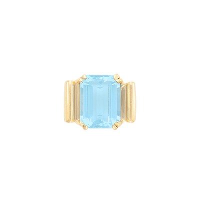 Lot 307 - Gold and Aquamarine Ring