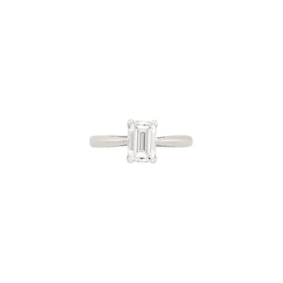 Lot 420 - White Gold and Diamond Ring