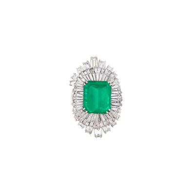 Lot 221 - Platinum, Emerald and Diamond Ring