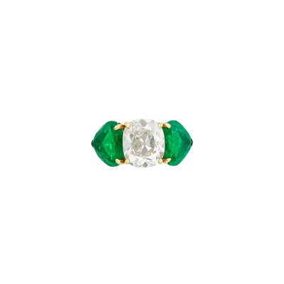 Lot 331 - Gold, Diamond and Emerald Ring