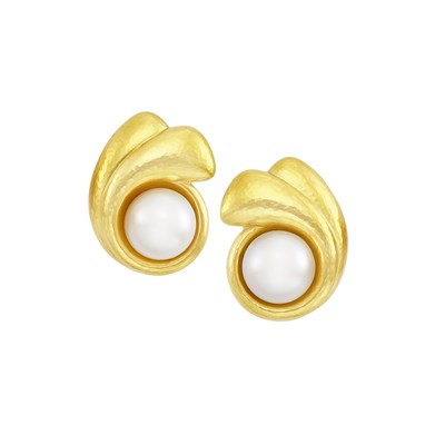 Lot 290 - Pair of Hammered Gold and South Sea Cultured Pearl Earclips, de Vroomen