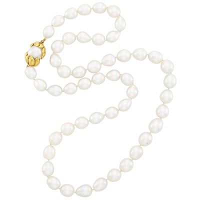 Lot 392 - South Sea Semi-Baroque Cultured Pearl Necklace with Gold and South Sea Cultured Pearl Clasp