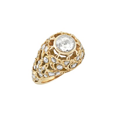 Lot 37 - Gold and Diamond Ring