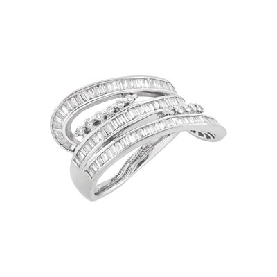 Lot 283 - White Gold and Diamond Ring