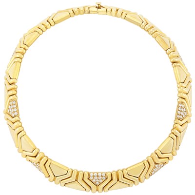Lot 302 - Gold and Diamond Necklace