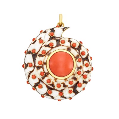 Lot 15 - Gold, Shell and Coral Pendant, Trianon for Giulio Verones