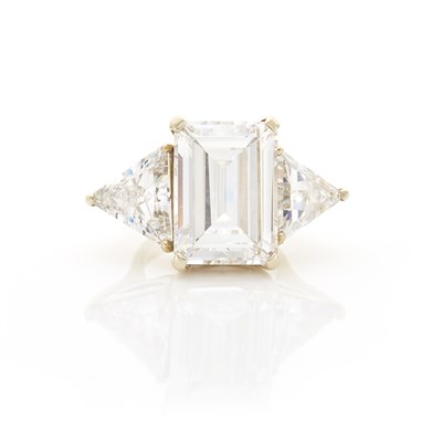 Lot 1524 - Gold and Simulated Diamond Ring