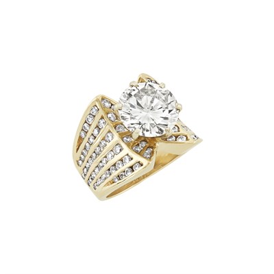 Lot 291 - Gold and Diamond Ring