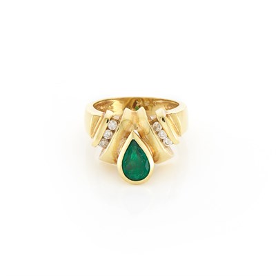Lot 1333 - Gold, Emerald and Diamond Ring
