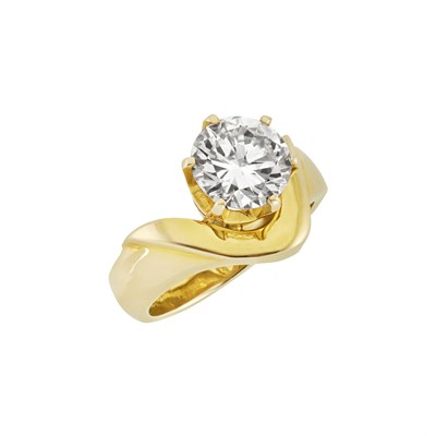 Lot 226 - Gold and Diamond Ring