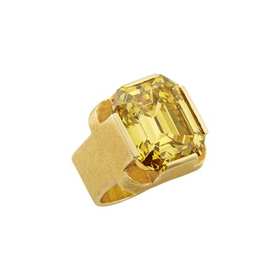 Lot 471 - Gold and Treated Yellow Diamond Ring