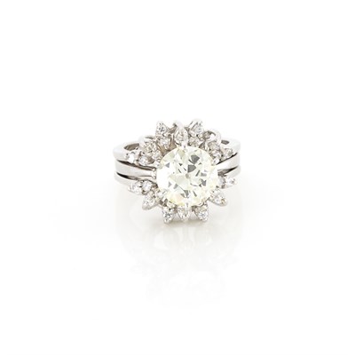 Lot 1530 - White Gold and Diamond Ring