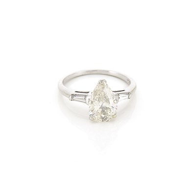 Lot 1500 - Platinum and Diamond Ring