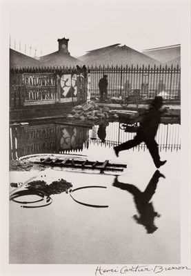 Lot 35 - CARTIER-BRESSON, HENRI (1908-2004) Behind the...
