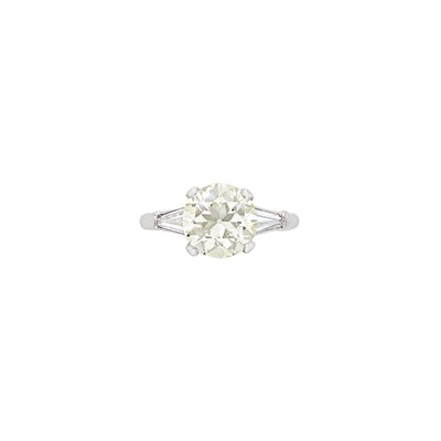 Lot 245 - Platinum and Diamond Ring