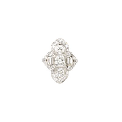 Lot 83 - Platinum and Diamond Ring