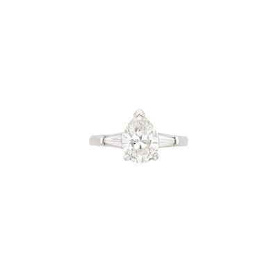 Lot 87 - Platinum and Diamond Ring