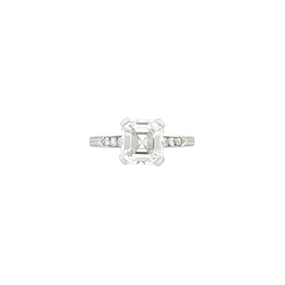 Lot 280 - Platinum and Diamond Ring