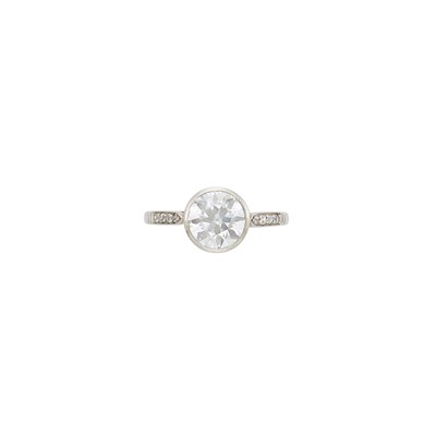 Lot 109 - Platinum and Diamond Ring
