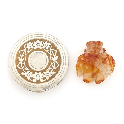 Lot 1600 - Silver Compact and Carved Agate Fish Objet