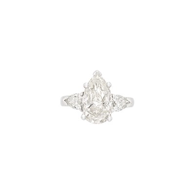 Lot 254 - Platinum and Diamond Ring