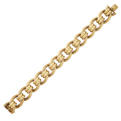 Lot 1105 - Gold Oval Link Bracelet