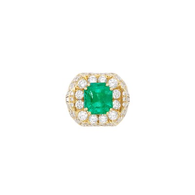 Lot 367 - Gold, Emerald and Diamond Ring