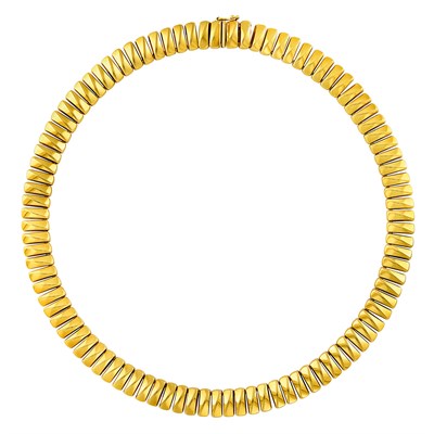 Lot 507 - Gold Necklace