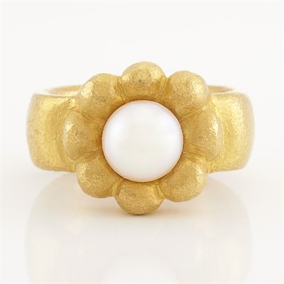 Lot 1710 - Gold and Cultured Pearl Ring, Linda Lee Johnson
