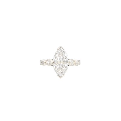 Lot 322 - Platinum and Diamond Ring