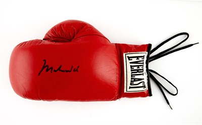Lot 62 - [BOXING] MUHAMMAD ALI. Signed Everlast boxing...