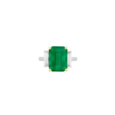 Lot 249 - Platinum, Gold, Emerald and Diamond Ring