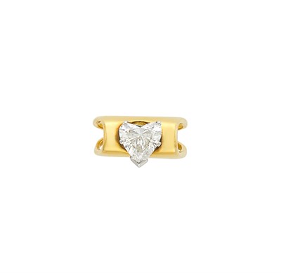 Lot 470 - Gold and Diamond Ring
