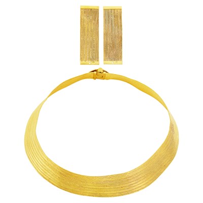 Lot 249 - High Karat Gold Mesh Necklace and Pair of Earrings