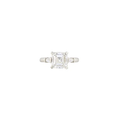 Lot 268 - Platinum and Diamond Ring