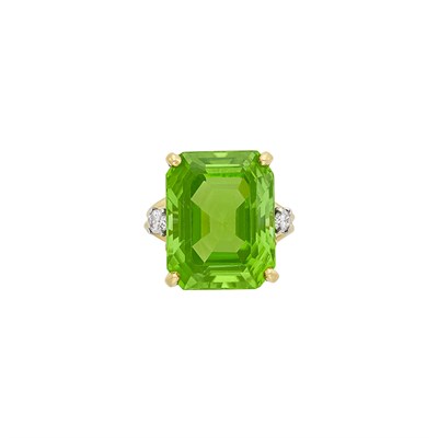 Lot 211 - Gold, Peridot and Diamond Ring