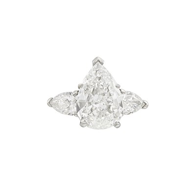 Lot 69 - Diamond Engagement Ring, 3 diamonds, center...