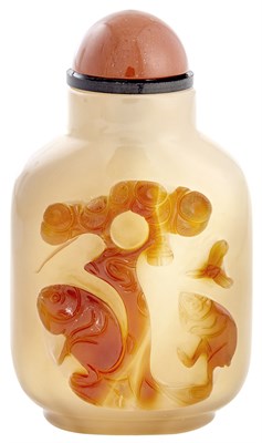 Lot 640 - Chinese Cameo Agate Snuff Bottle The rounded...